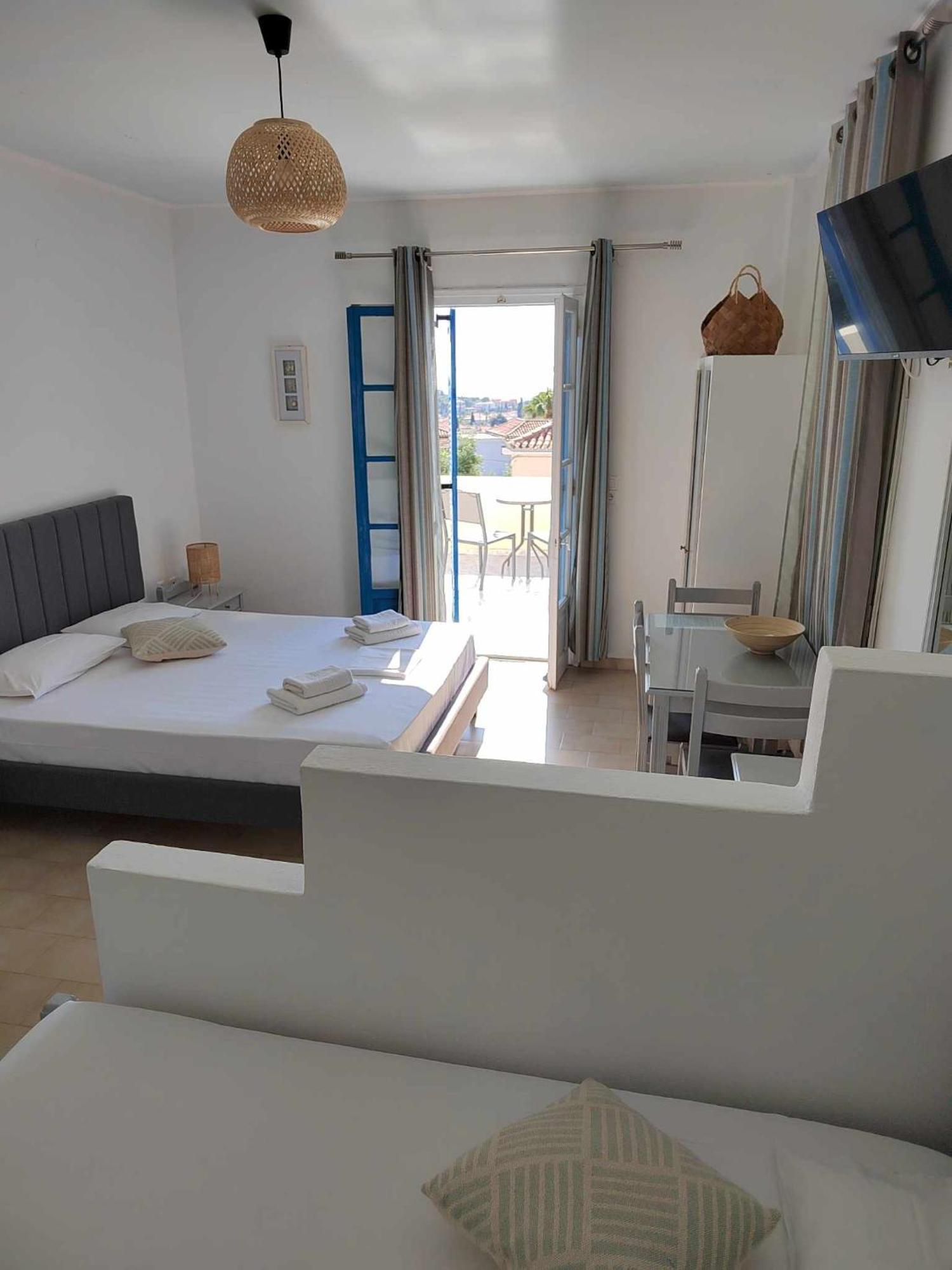 Lianos Hotel Apartments Spetses Town Exterior photo