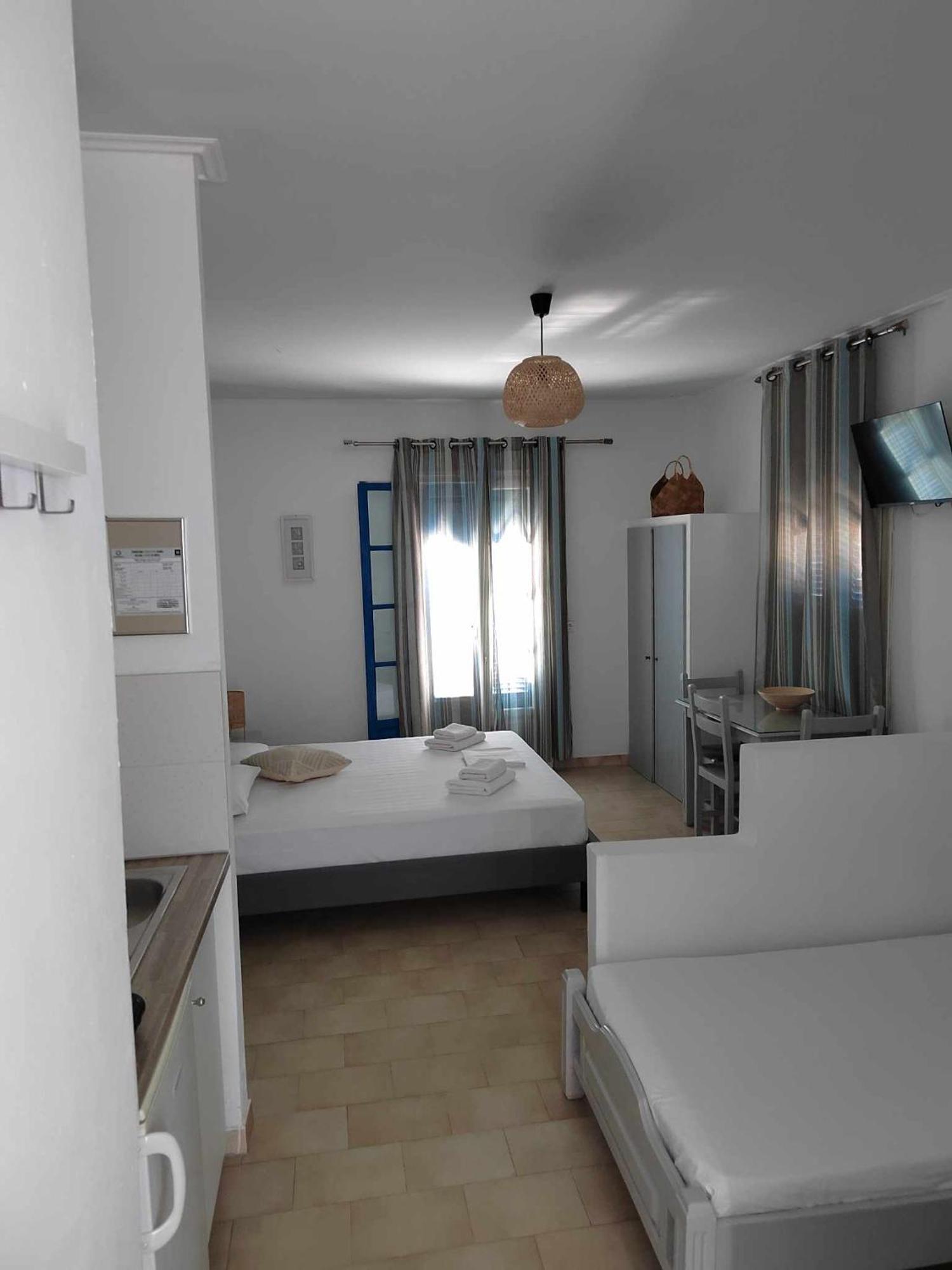 Lianos Hotel Apartments Spetses Town Exterior photo